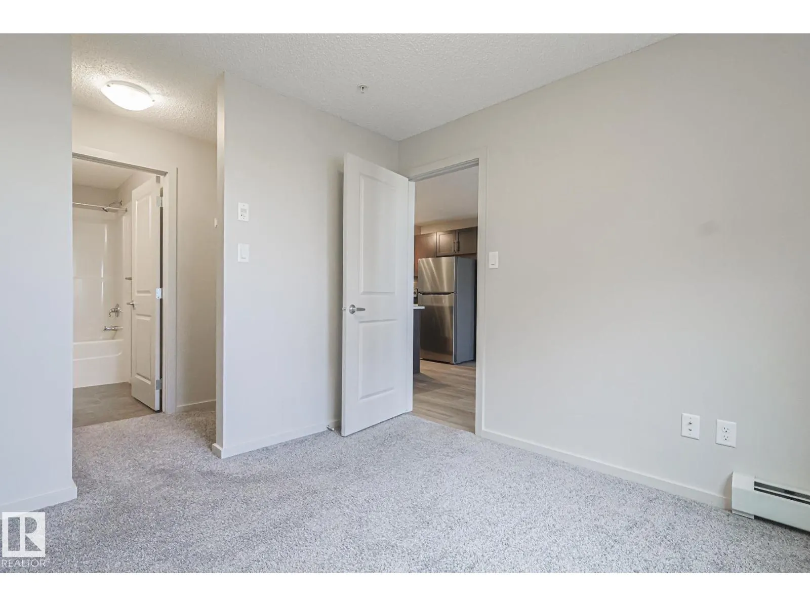 #311 5404 7 AV SW SW