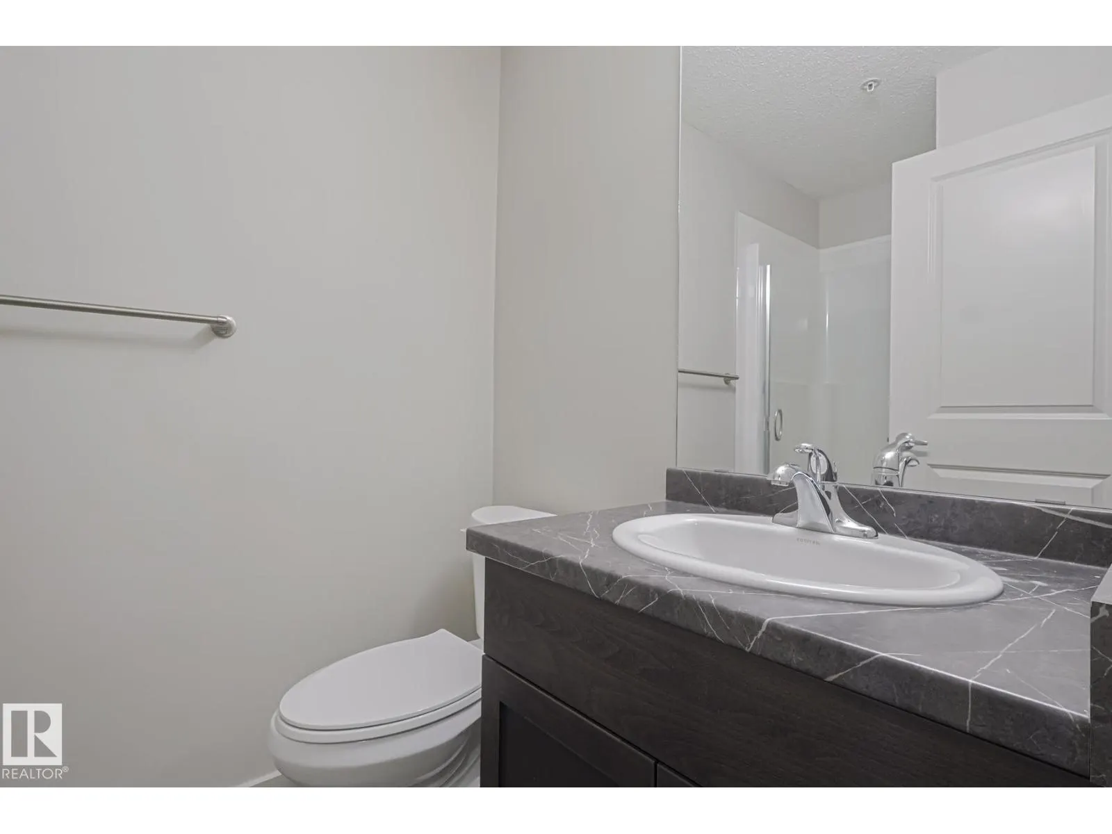 #311 5404 7 AV SW SW