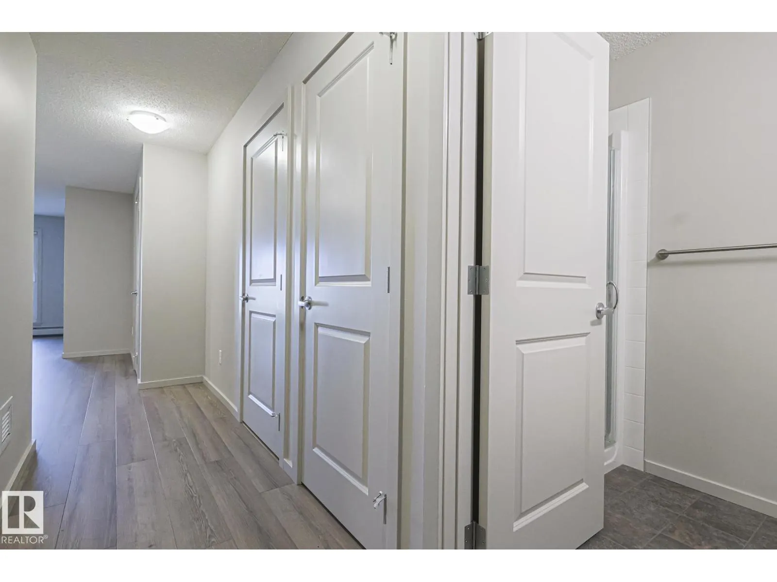 #311 5404 7 AV SW SW