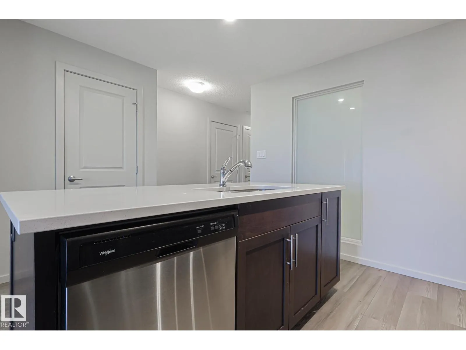#311 5404 7 AV SW SW