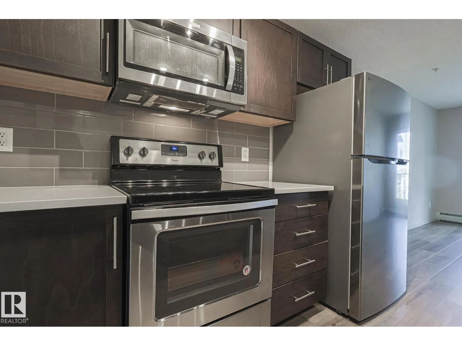 #311 5404 7 AV SW SW