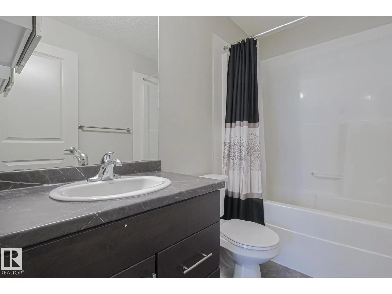 #311 5404 7 AV SW SW