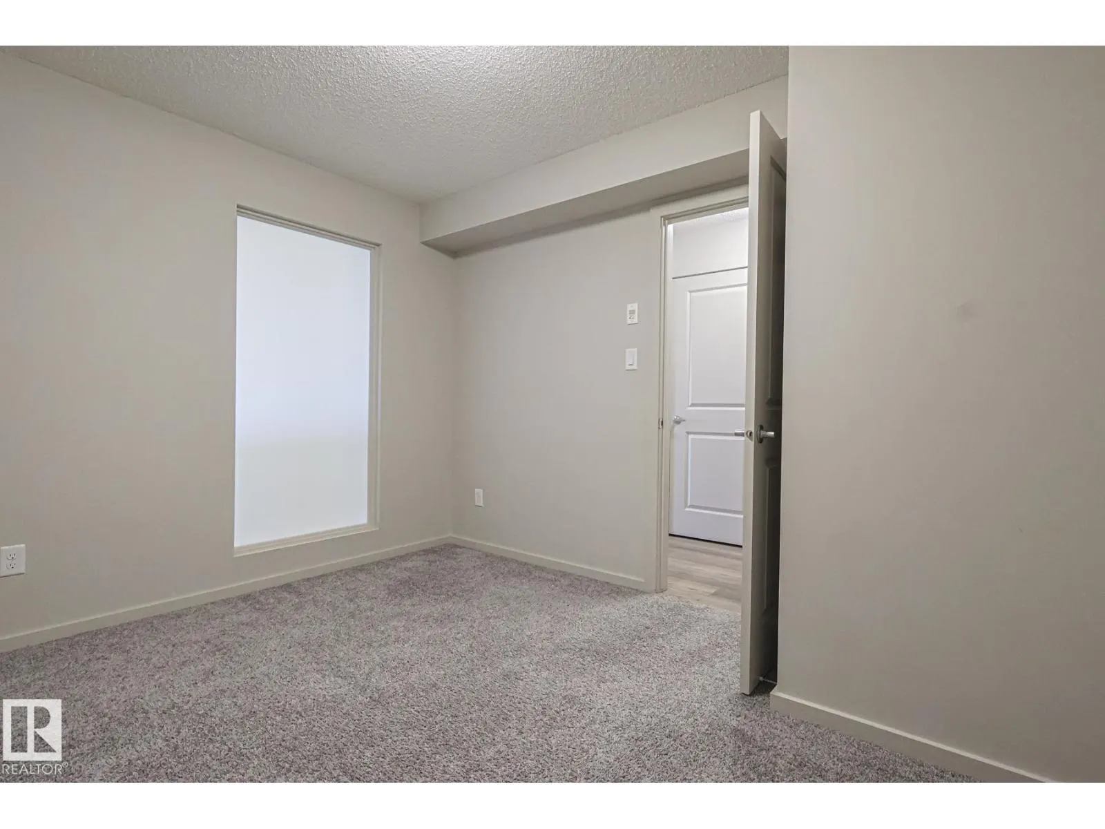 #311 5404 7 AV SW SW