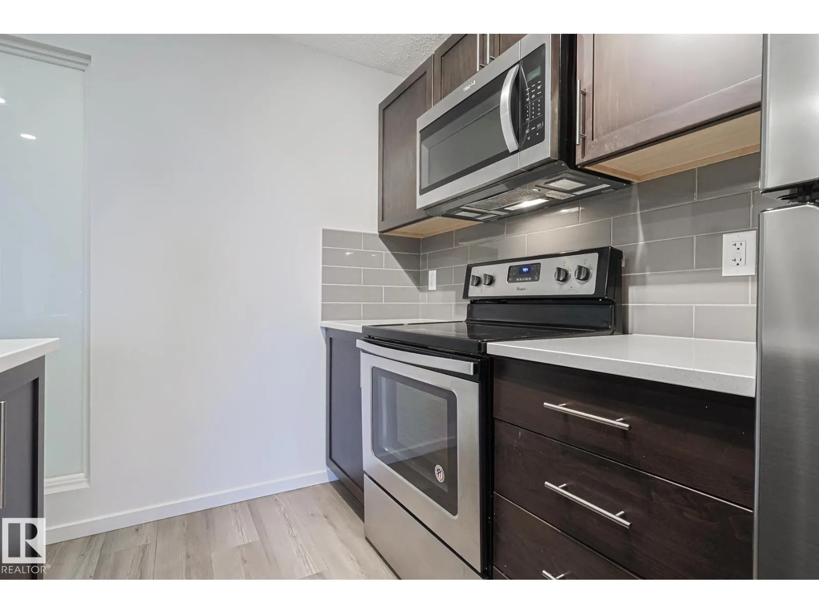 #311 5404 7 AV SW SW