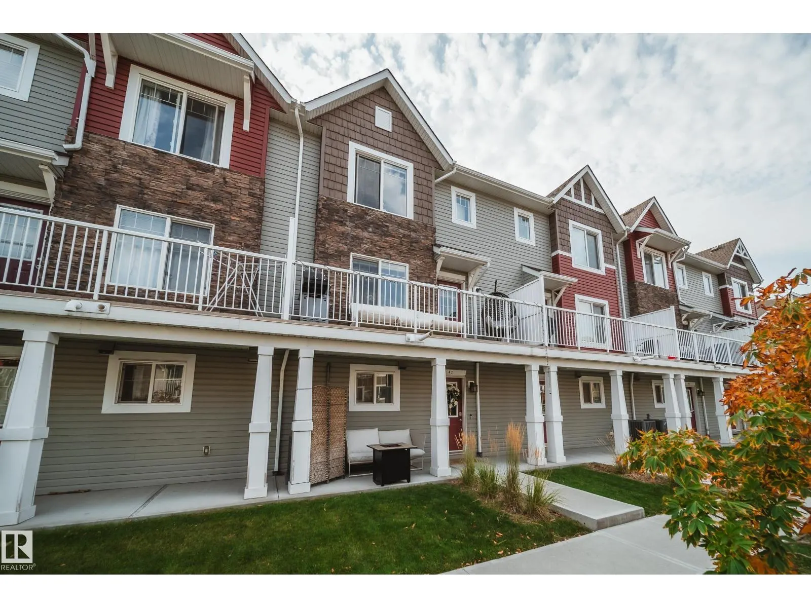 #42 2922 MAPLE WY NW