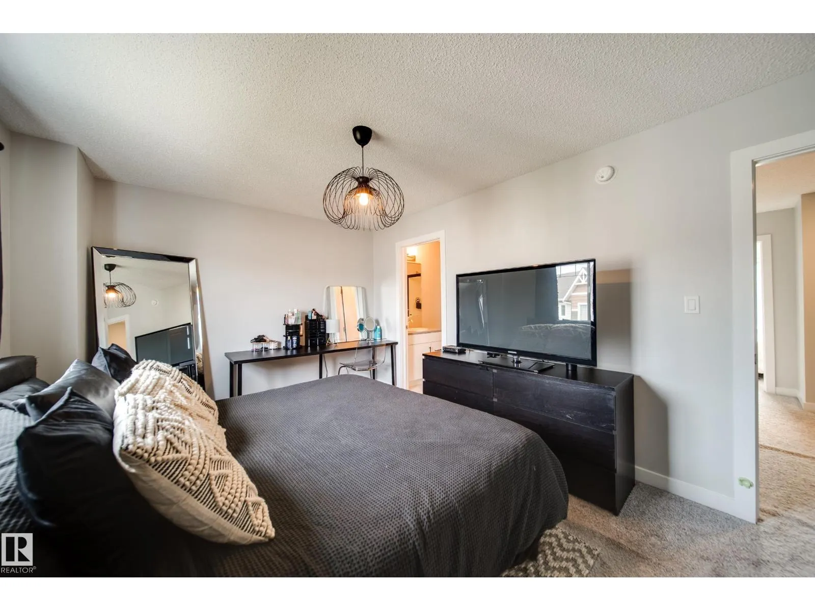 #42 2922 MAPLE WY NW