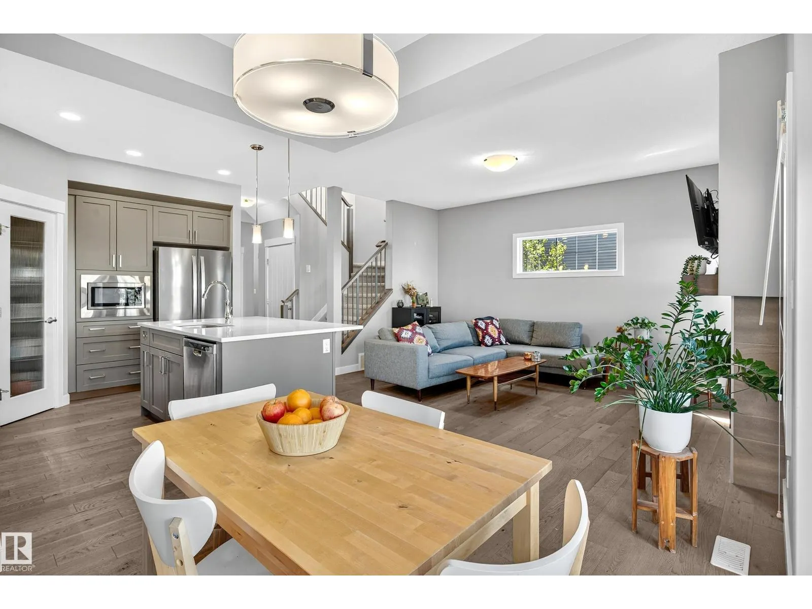 22540 82 AV NW