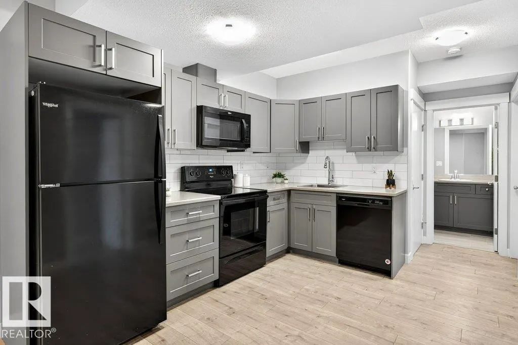 22540 82 AV NW