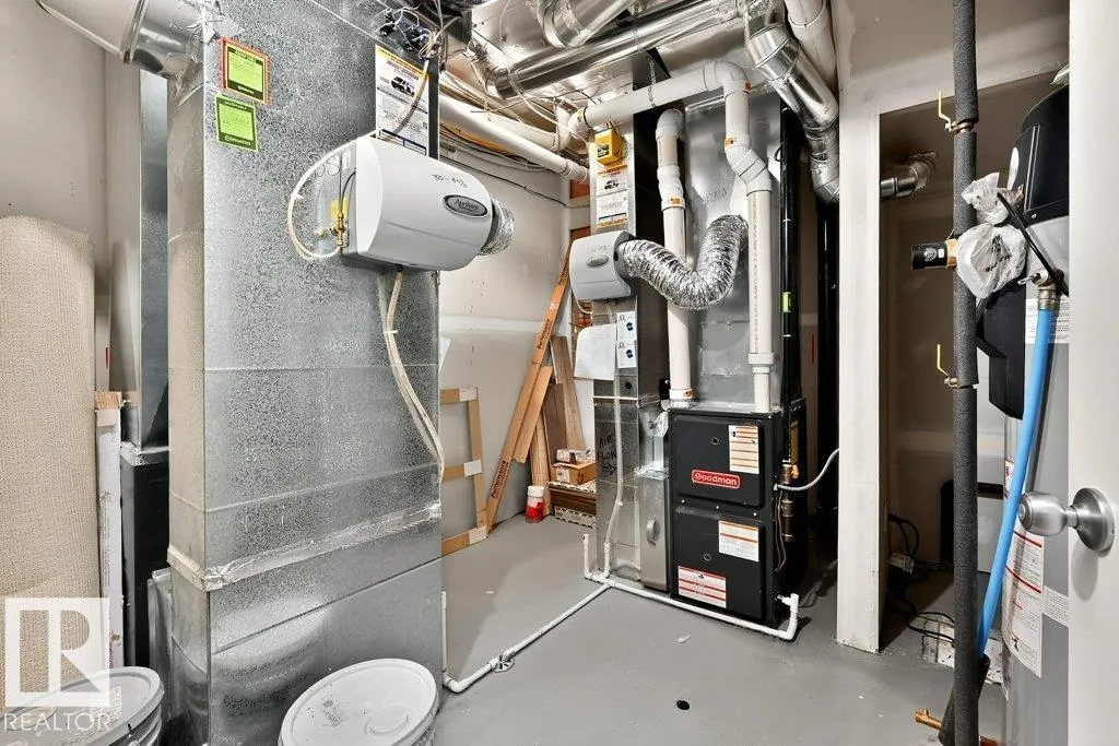 22540 82 AV NW