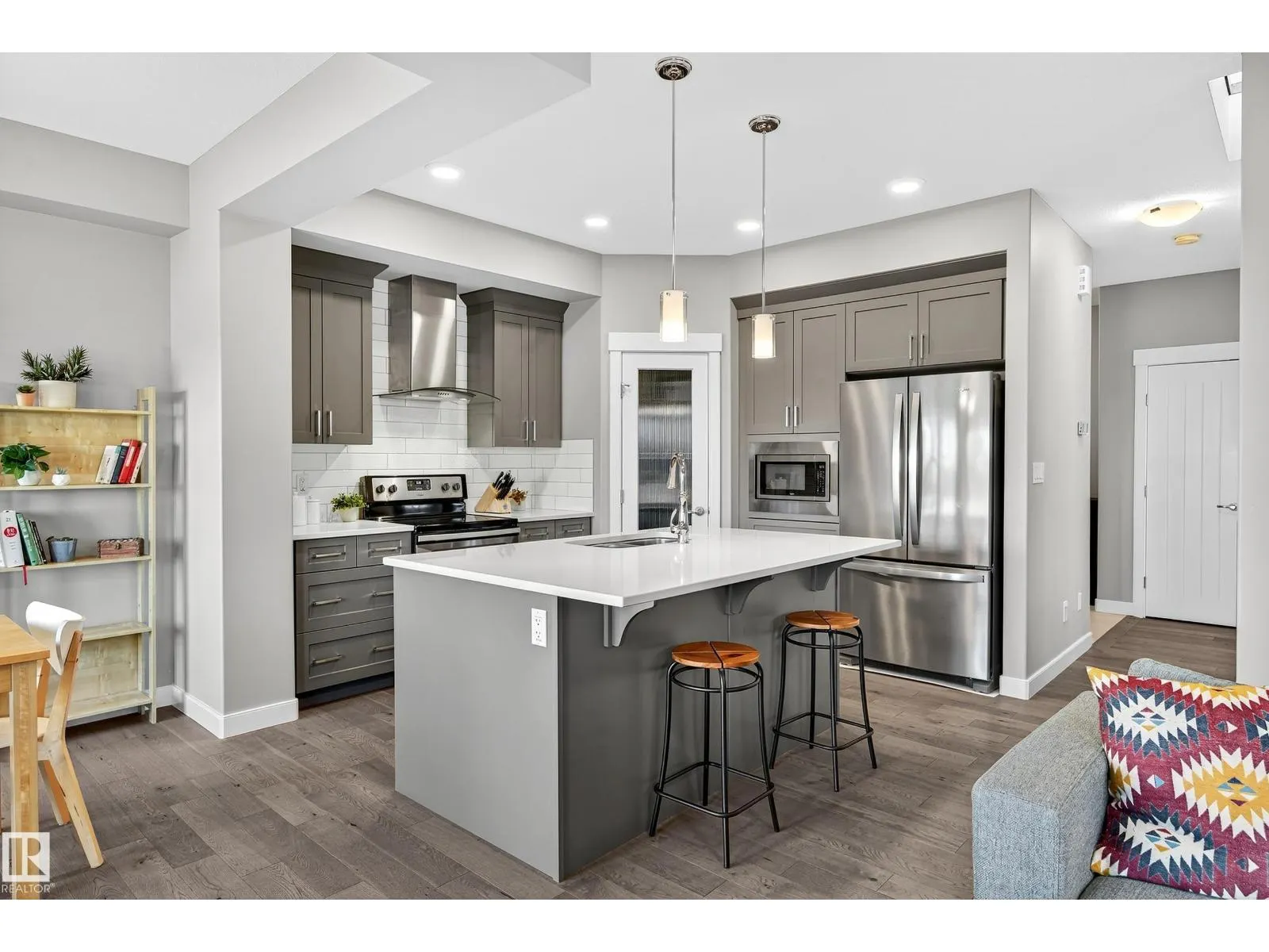 22540 82 AV NW