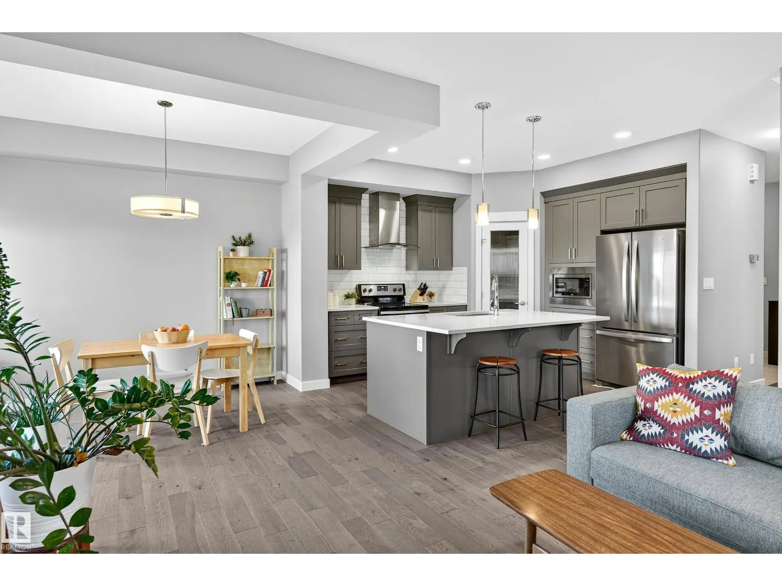 22540 82 AV NW