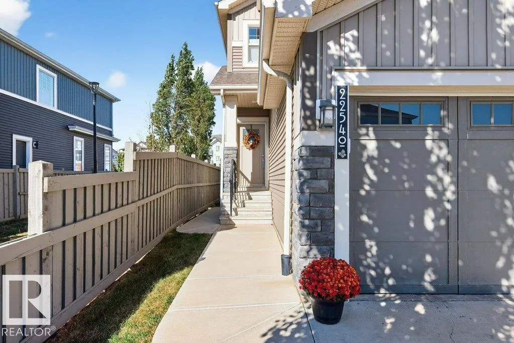 22540 82 AV NW