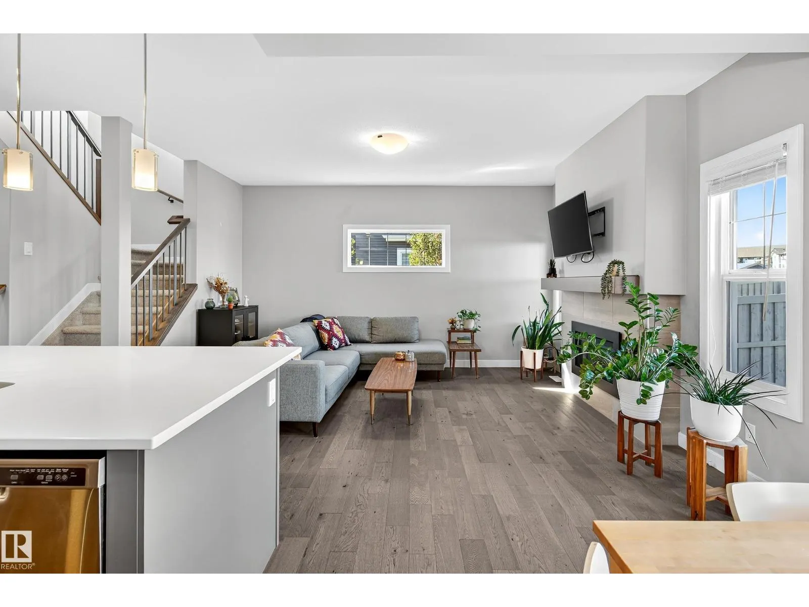 22540 82 AV NW