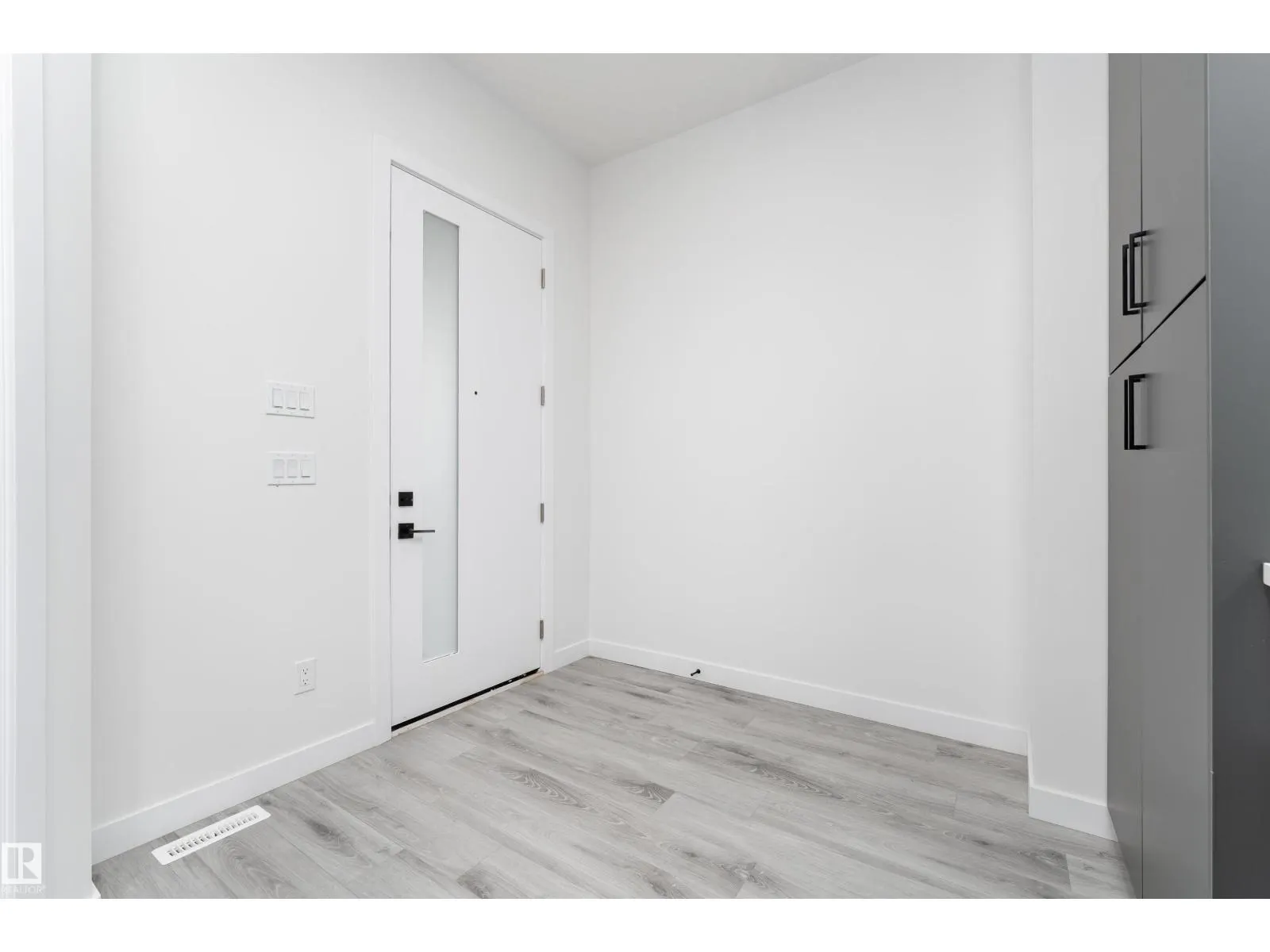 145 Graybriar DR
