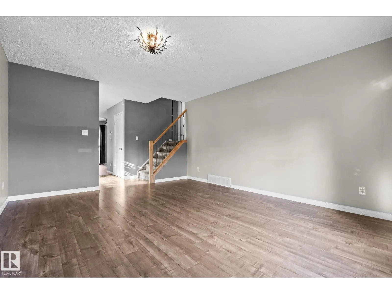 33 WESTGLEN CR
