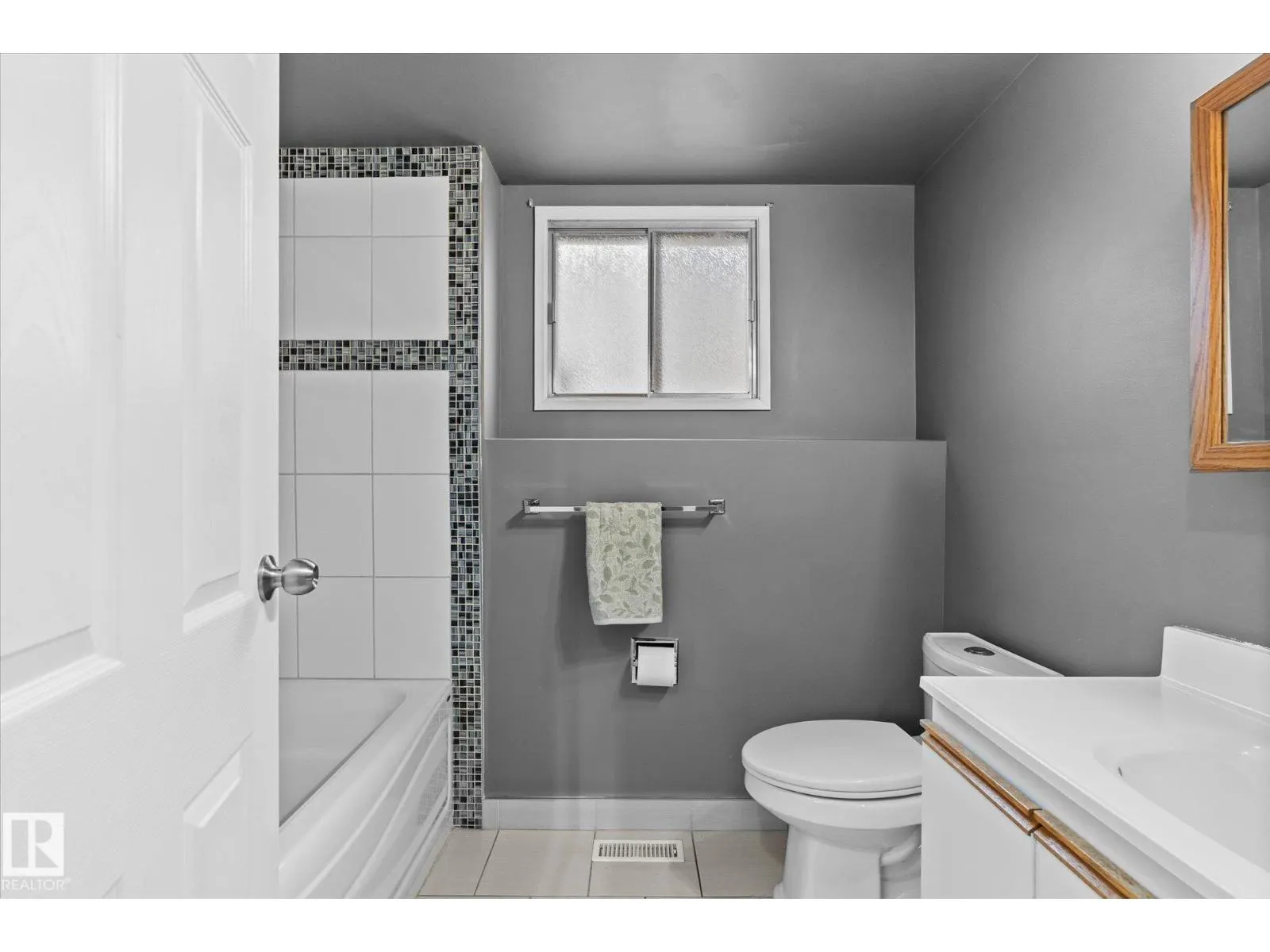 33 WESTGLEN CR