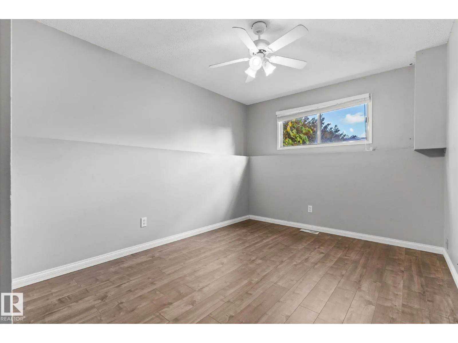 33 WESTGLEN CR