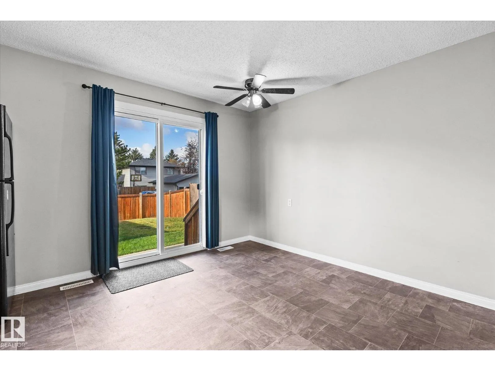 33 WESTGLEN CR