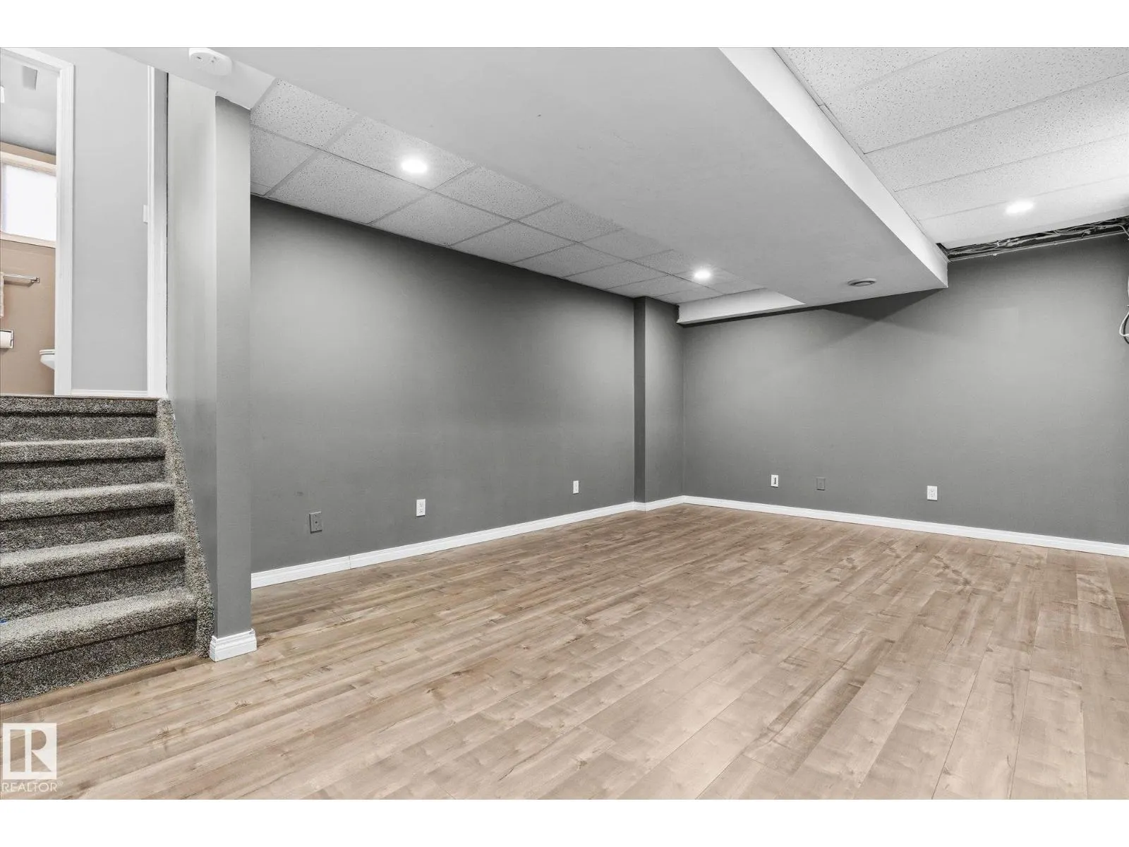 33 WESTGLEN CR