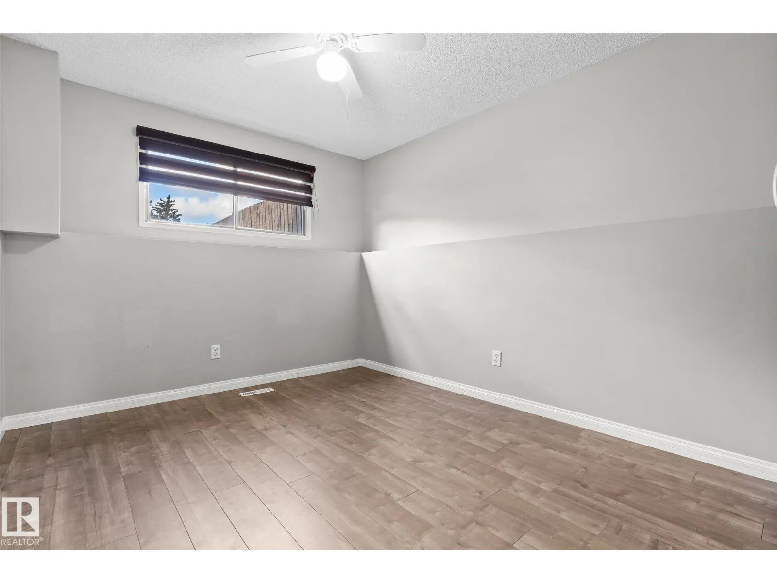 33 WESTGLEN CR