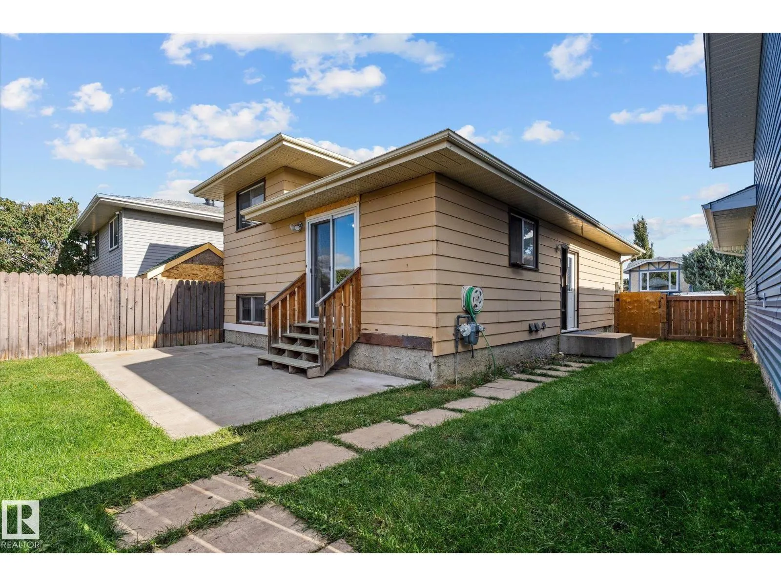 33 WESTGLEN CR