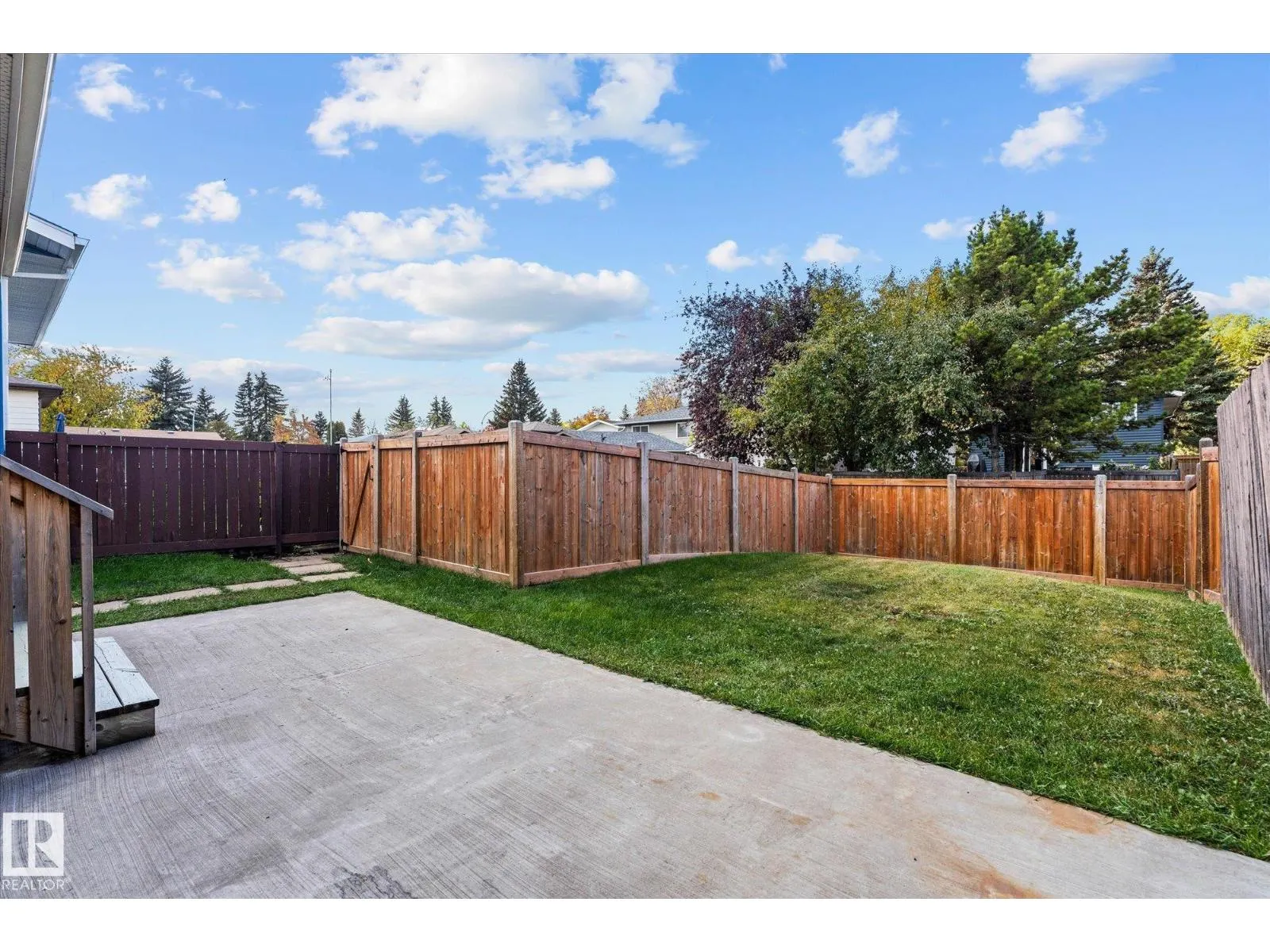 33 WESTGLEN CR