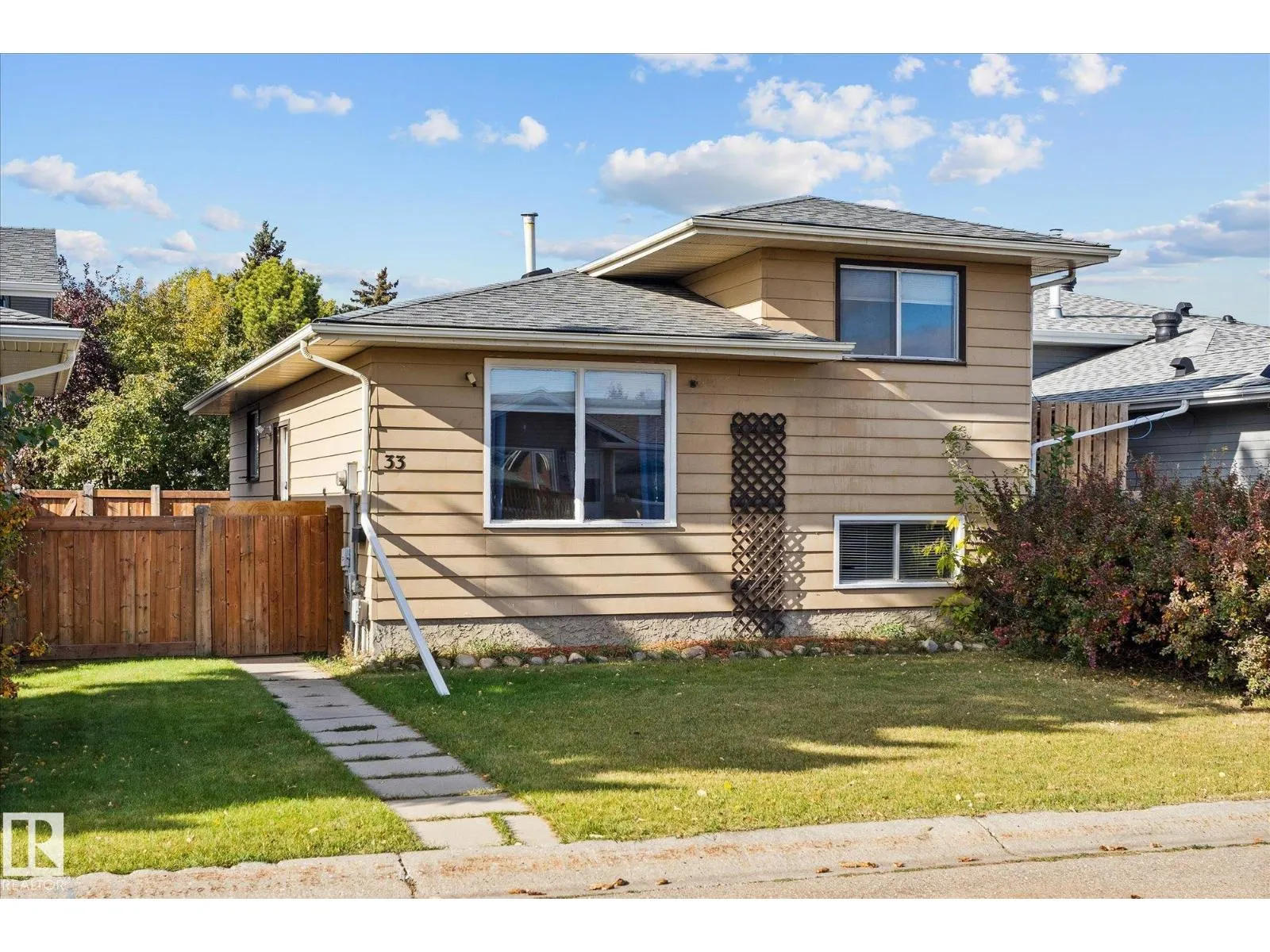 33 WESTGLEN CR