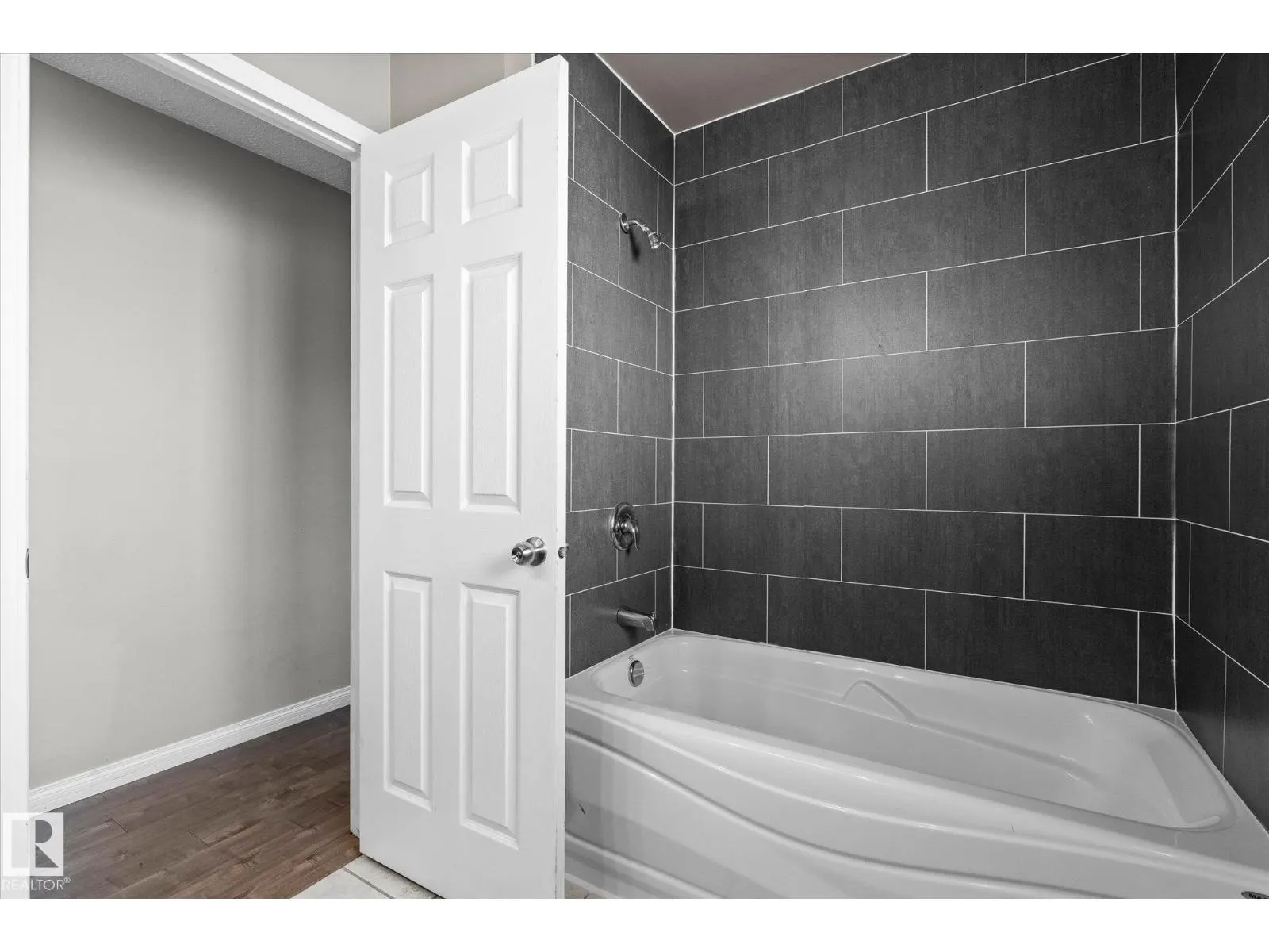 33 WESTGLEN CR