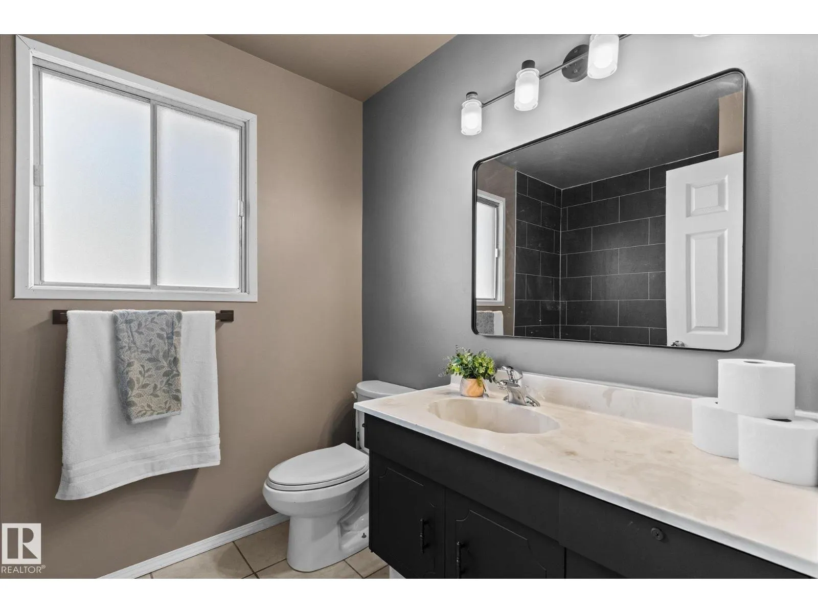 33 WESTGLEN CR
