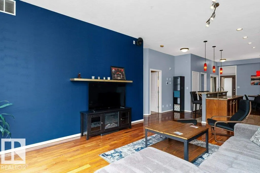 #418 9804 101 ST NW