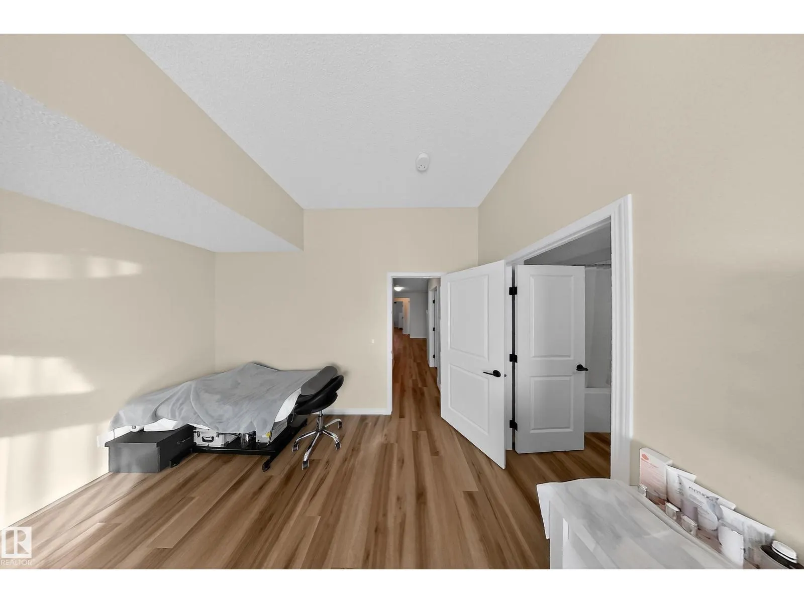 1011 DANIELS LO SW