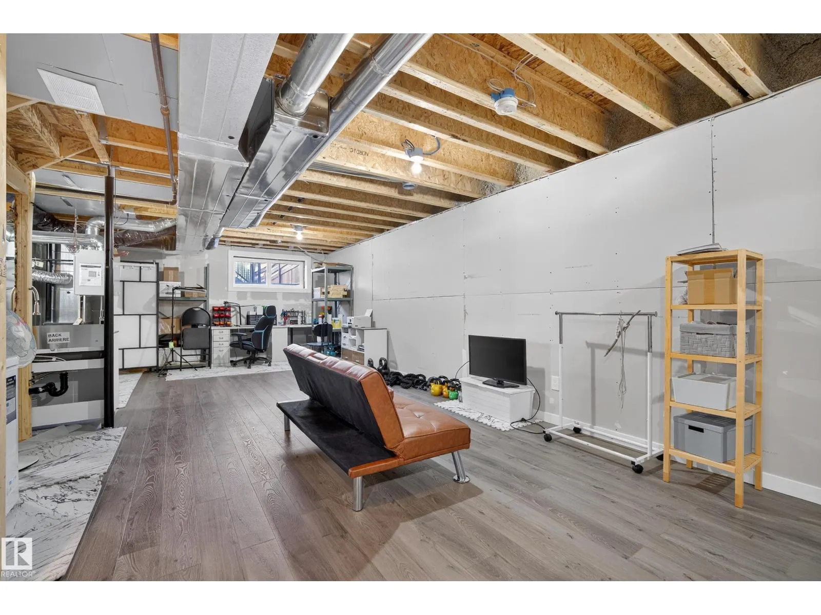 1011 DANIELS LO SW