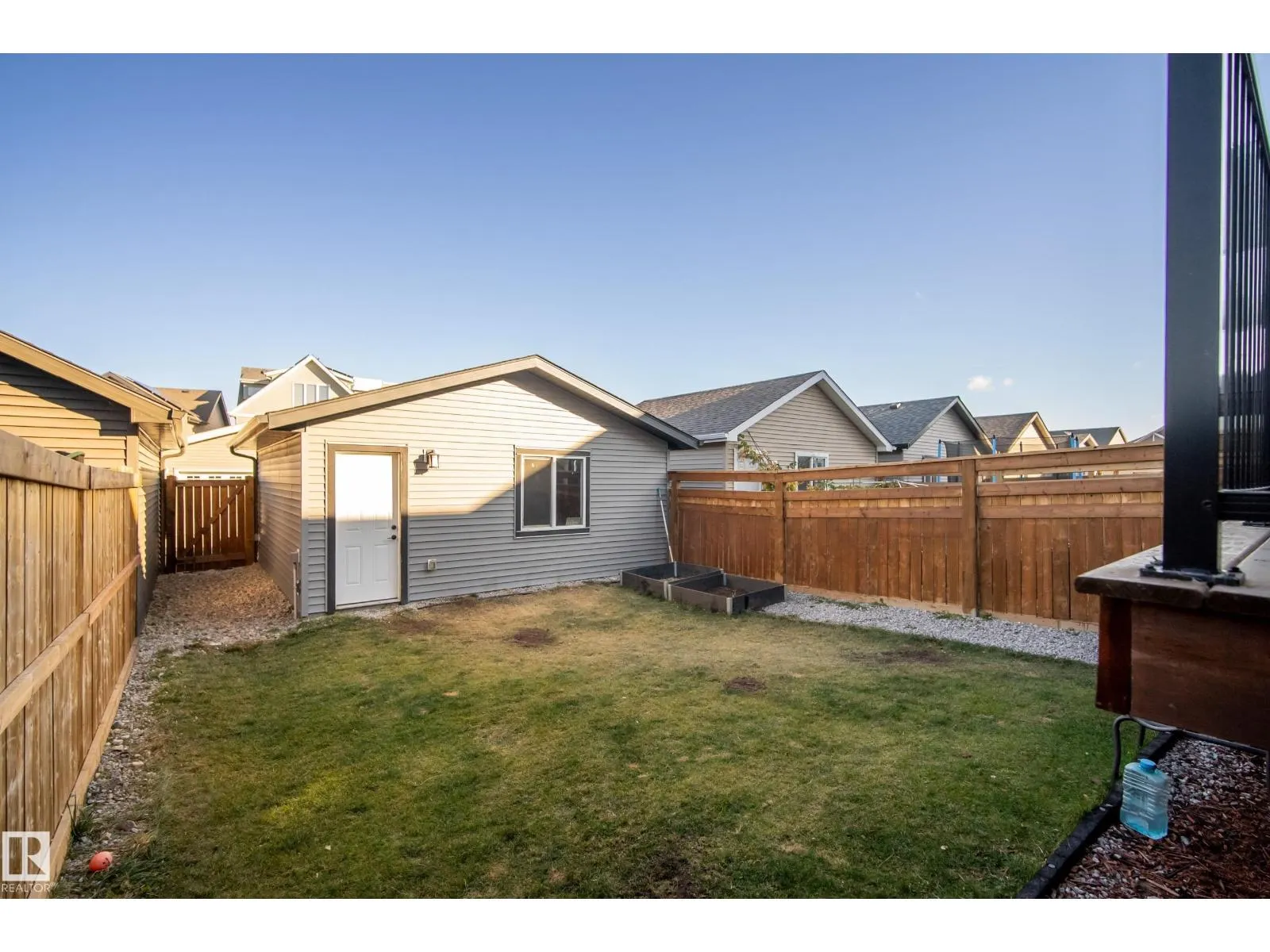 1011 DANIELS LO SW