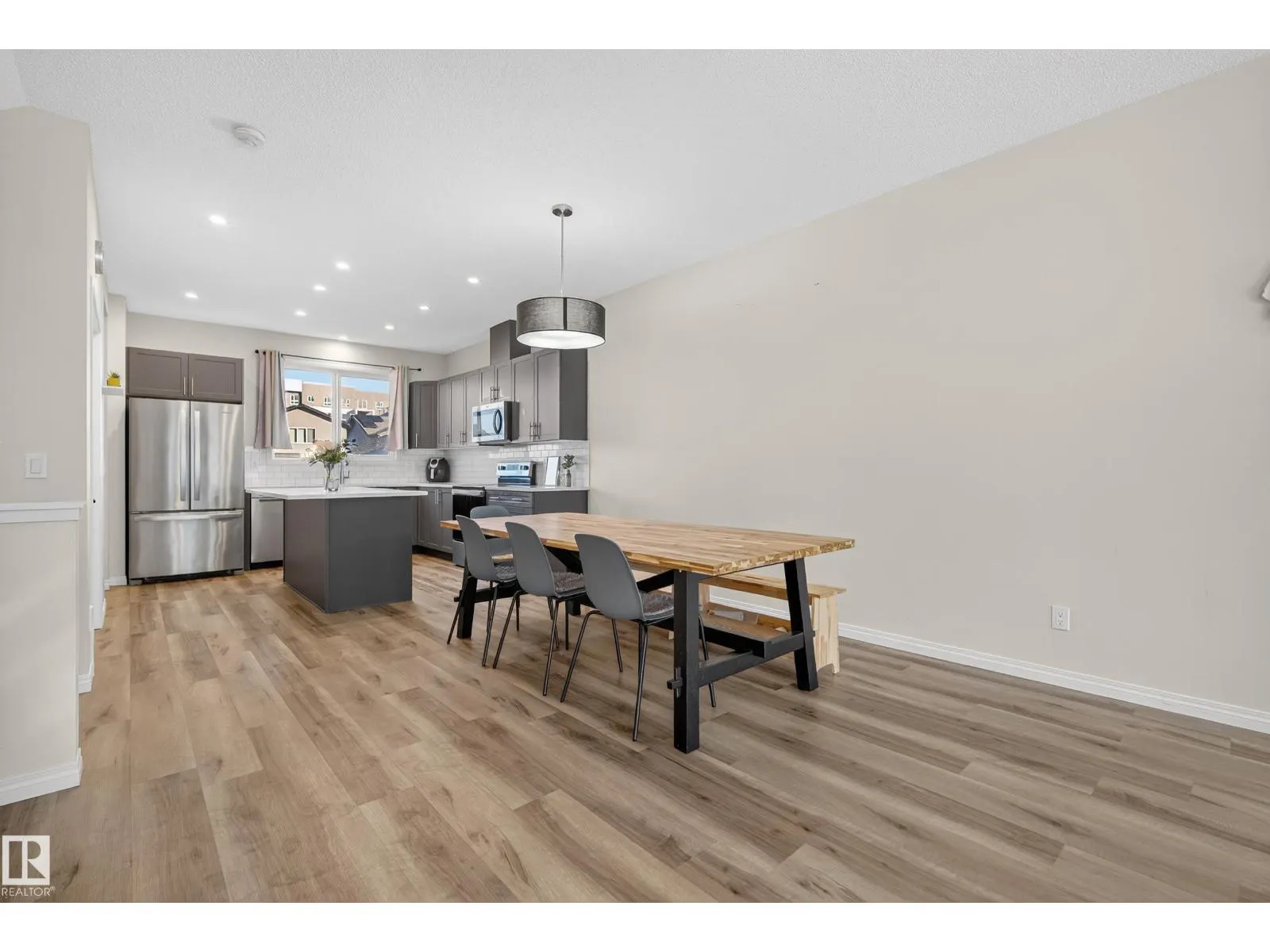 1011 DANIELS LO SW
