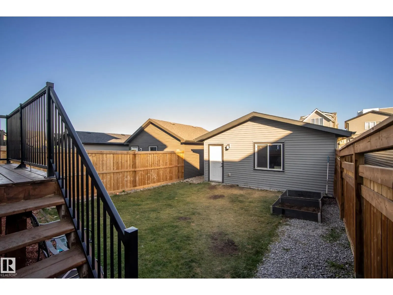 1011 DANIELS LO SW