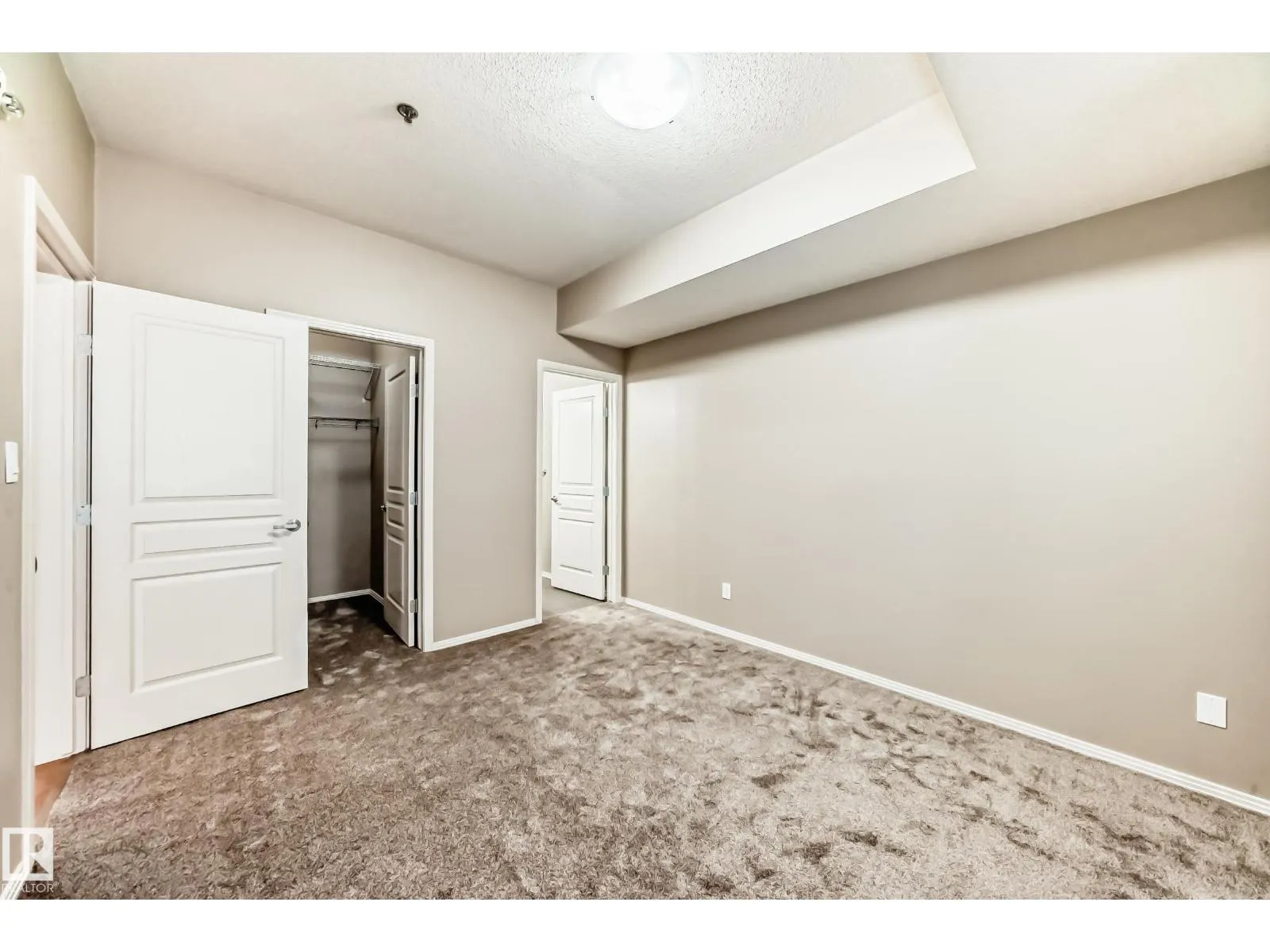 #152 4827 104A ST NW