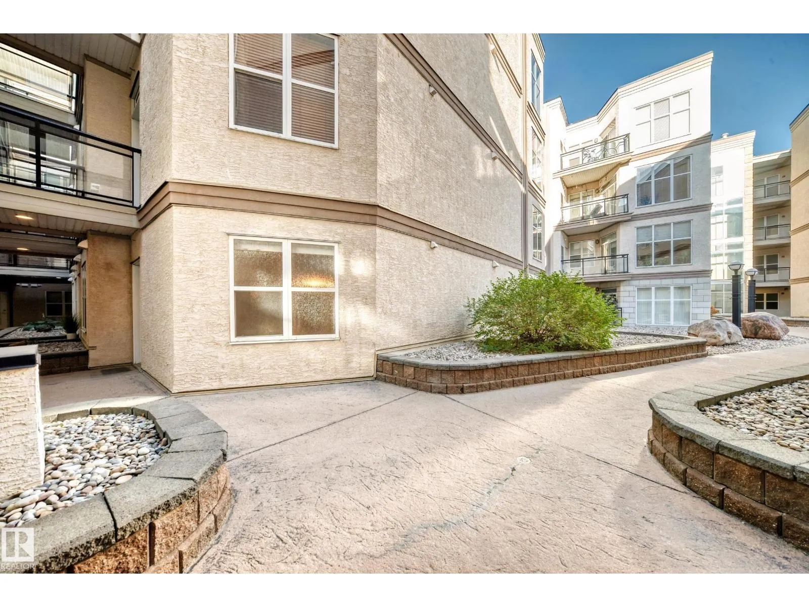 #152 4827 104A ST NW