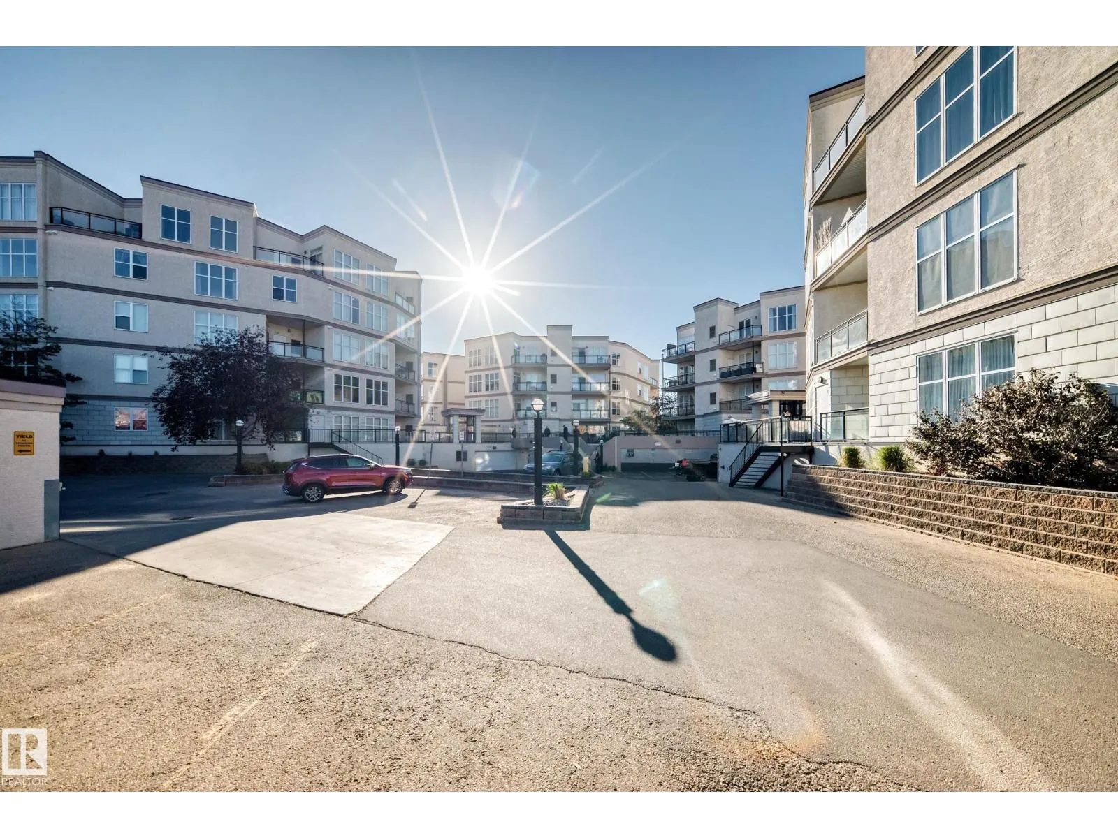 #152 4827 104A ST NW