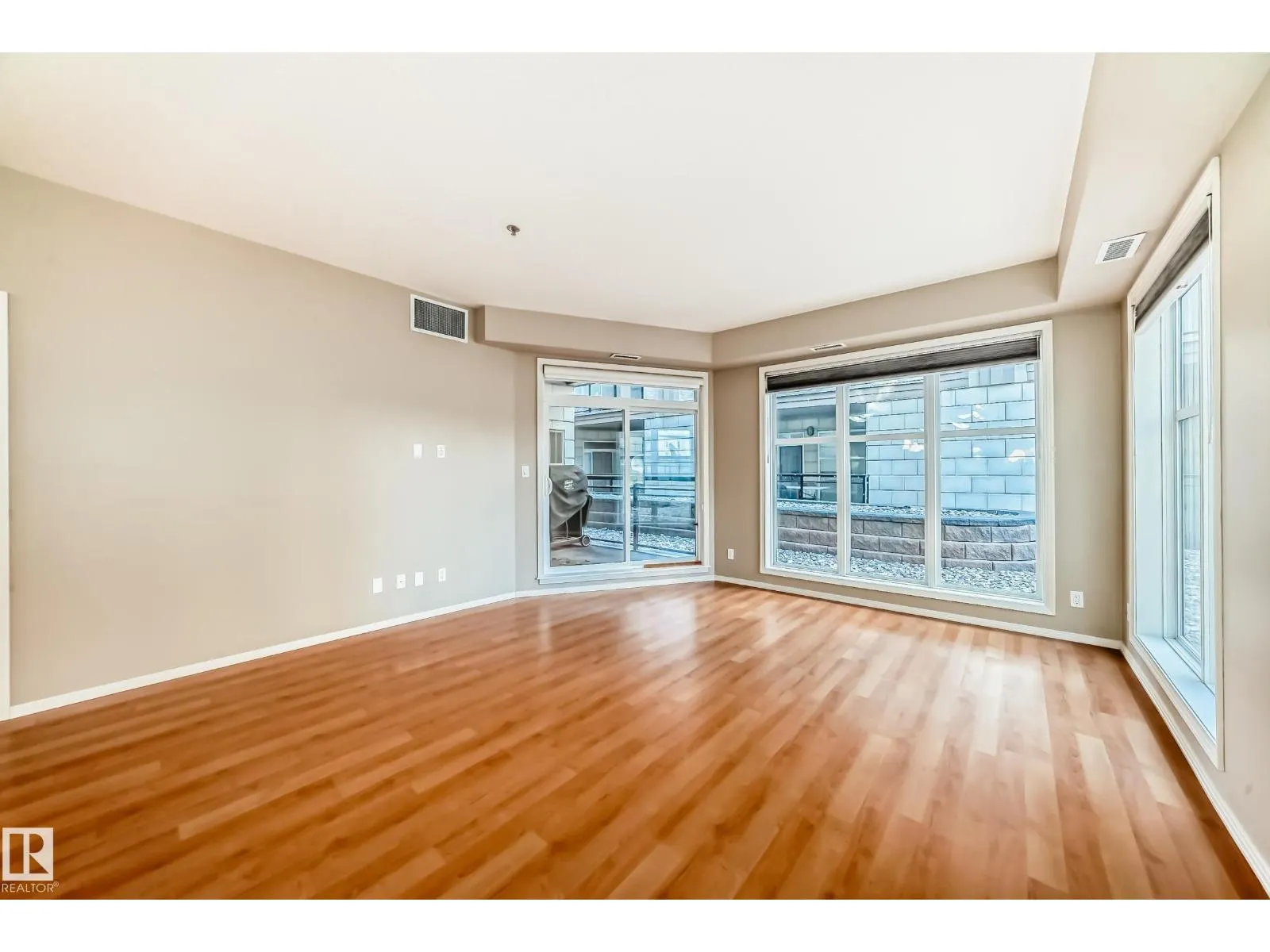 #152 4827 104A ST NW