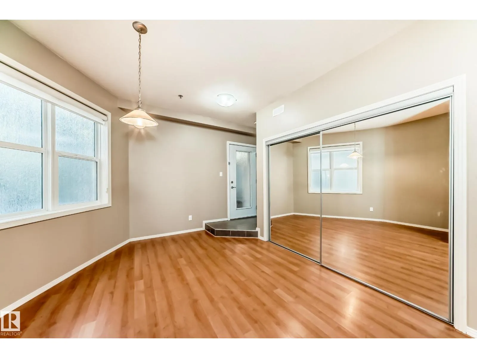 #152 4827 104A ST NW