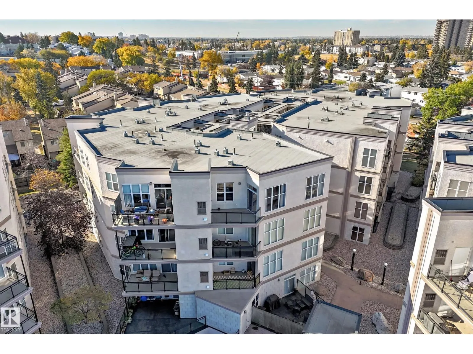 #152 4827 104A ST NW