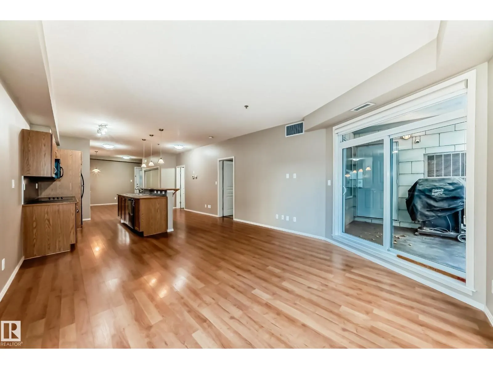 #152 4827 104A ST NW