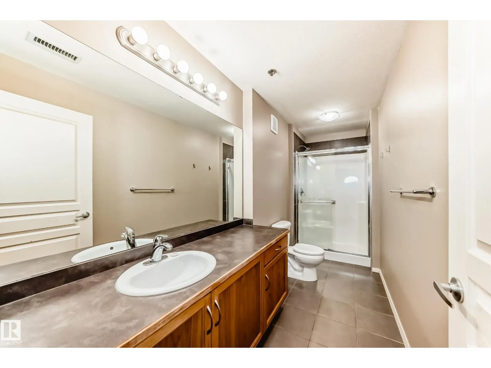 #152 4827 104A ST NW