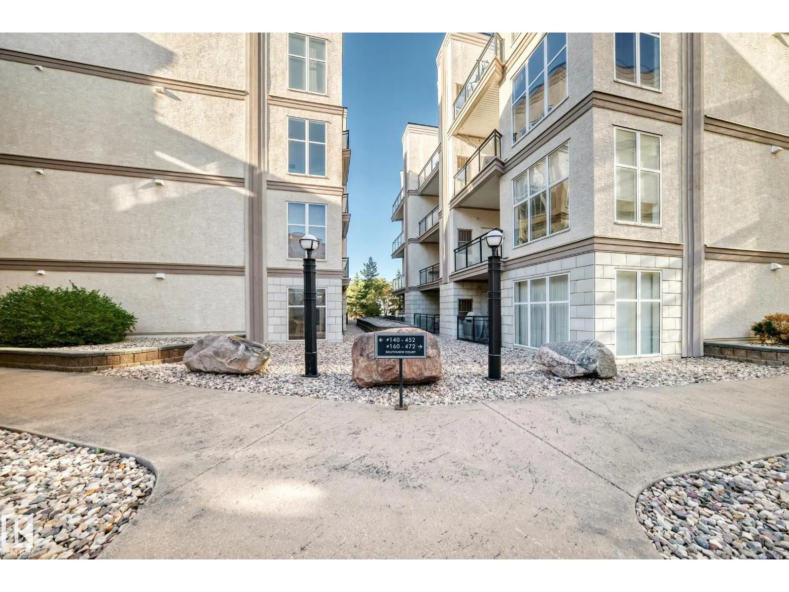 #152 4827 104A ST NW