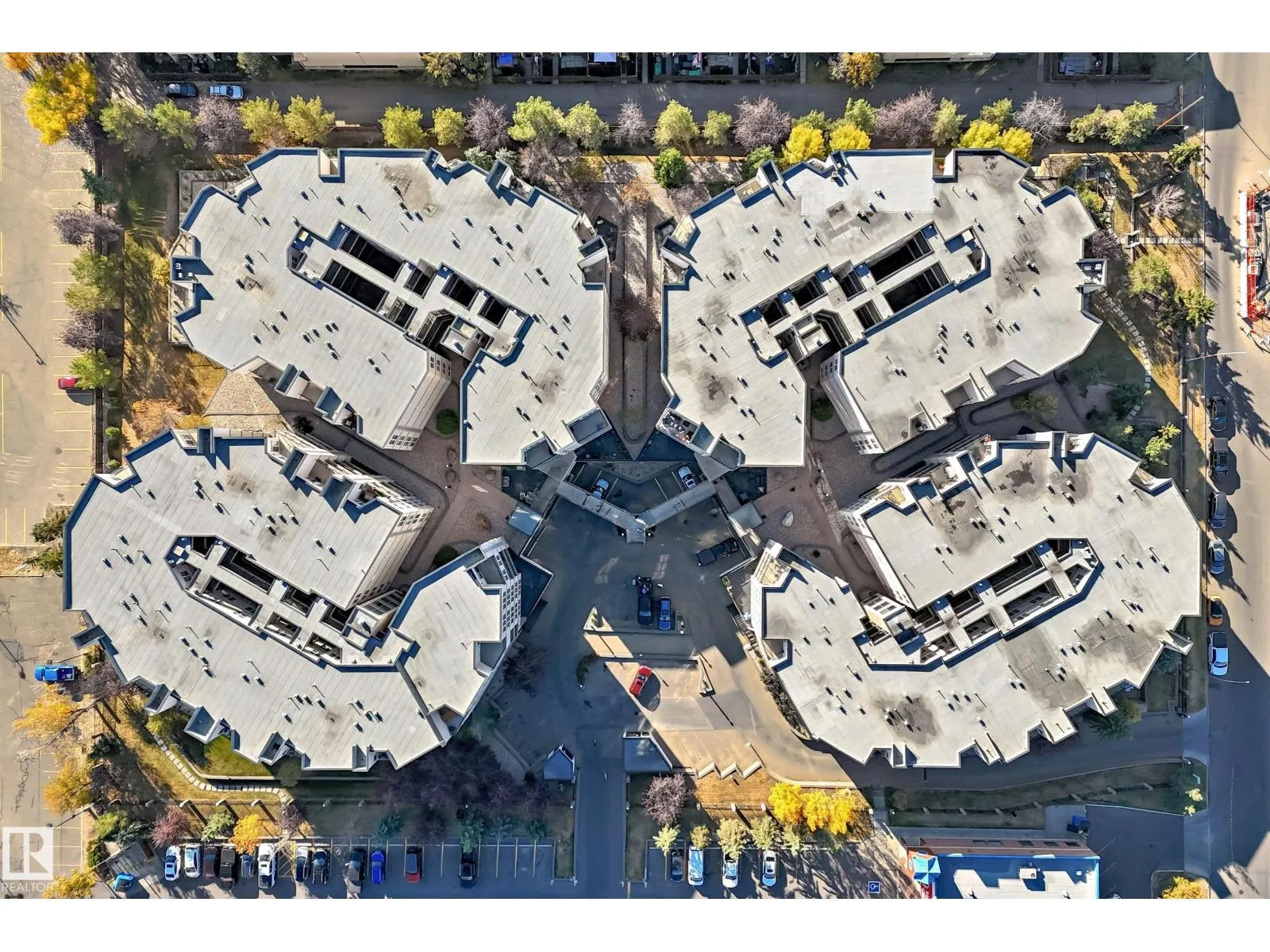#152 4827 104A ST NW
