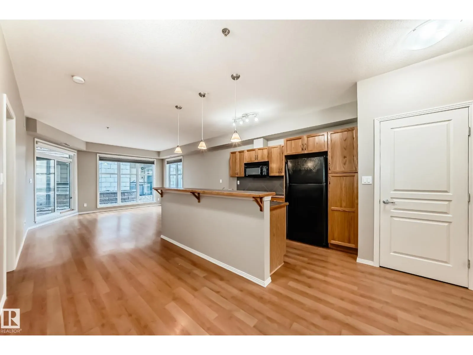 #152 4827 104A ST NW