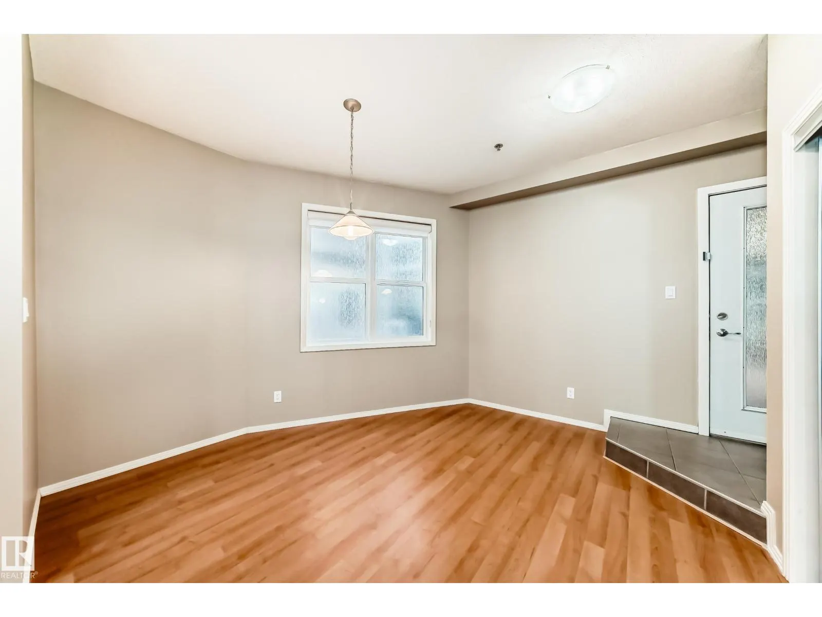 #152 4827 104A ST NW
