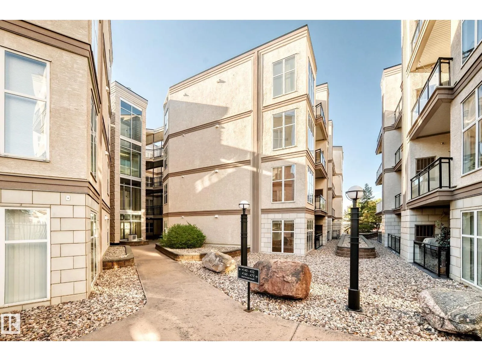#152 4827 104A ST NW