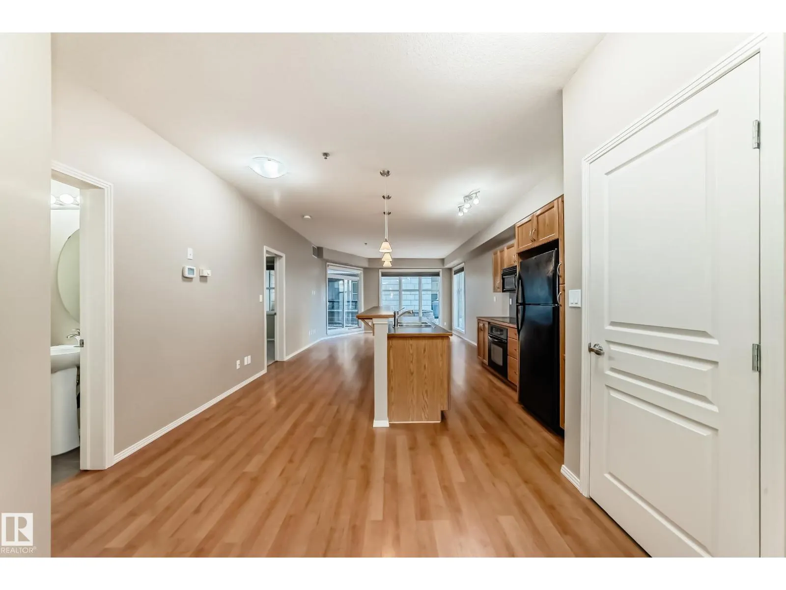 #152 4827 104A ST NW