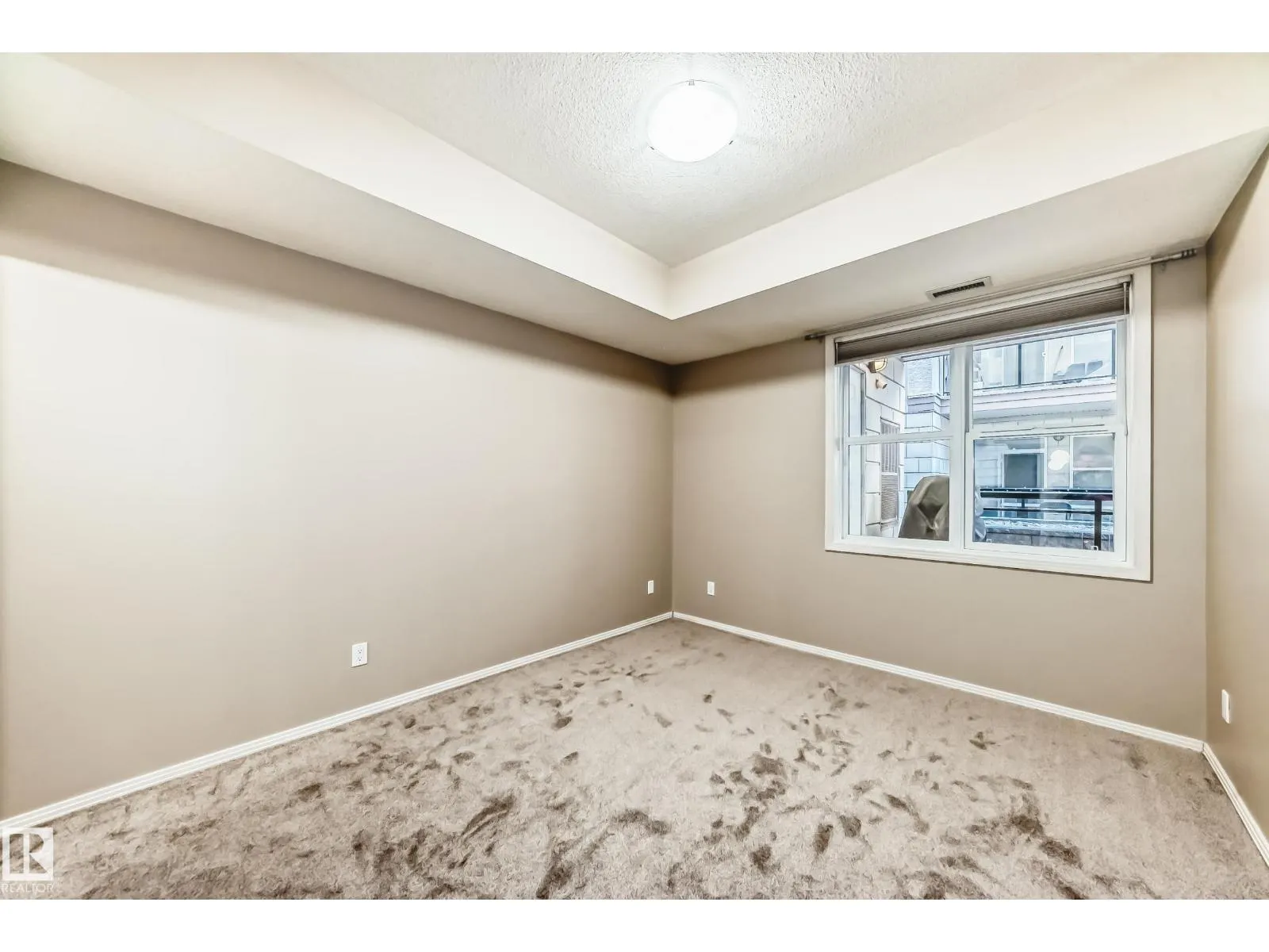 #152 4827 104A ST NW